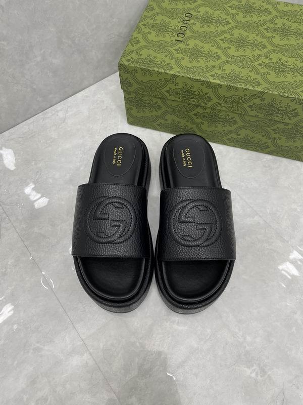 Gucci Men's Slippers 300